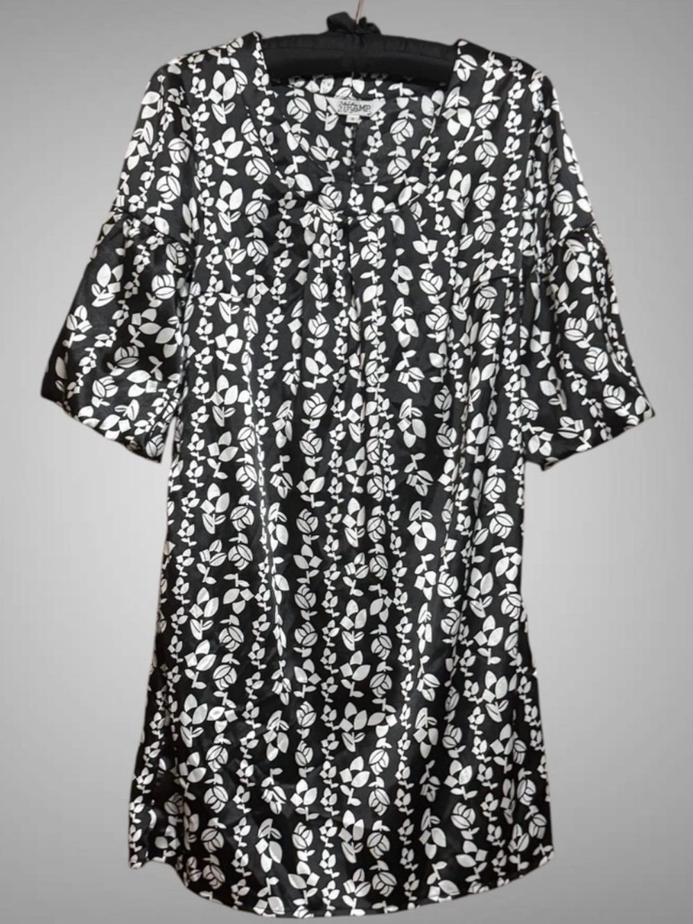 TRAMP SHIFT DRESS SIZE SMALL